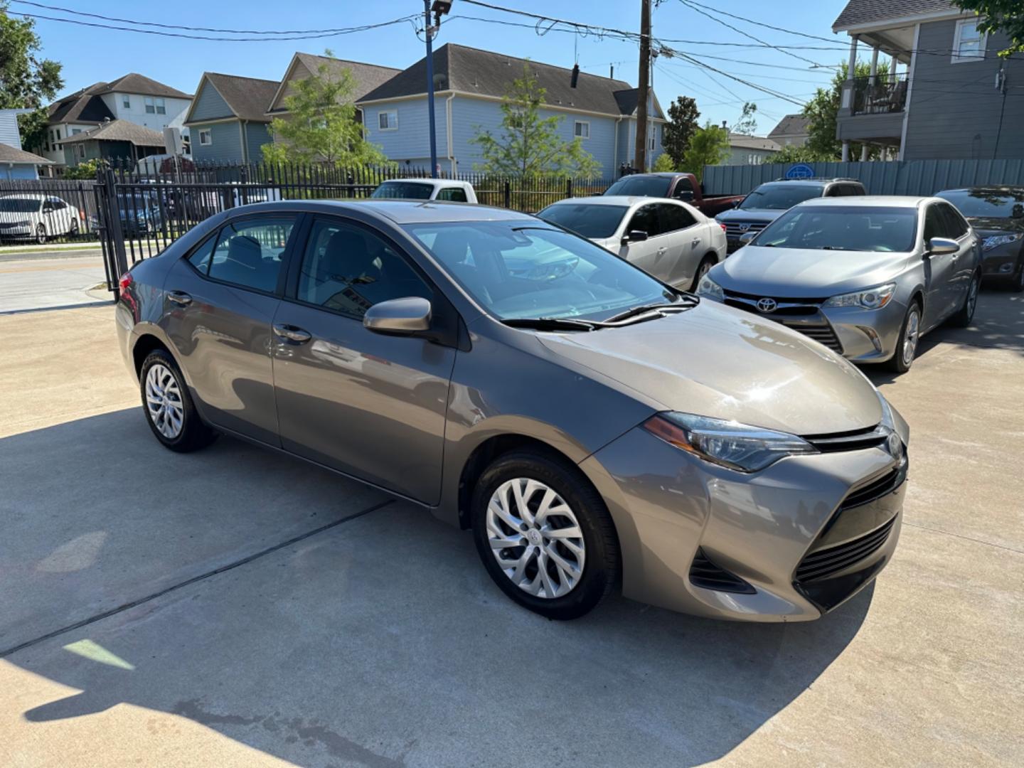 2019 Brown /Gray Toyota Corolla LE (5YFBURHE2KP) with an 1.8L engine, Automatic transmission, located at 1501 West 15th St., Houston, 77008, (713) 869-2925, 29.797941, -95.411789 - Photo#1